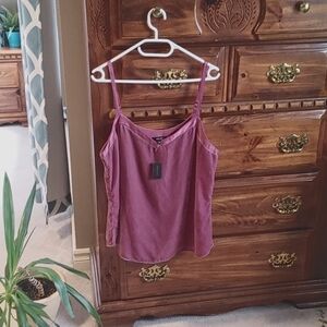 💚Nwt Women's Raspberry Shimmer Cami/ Tank top